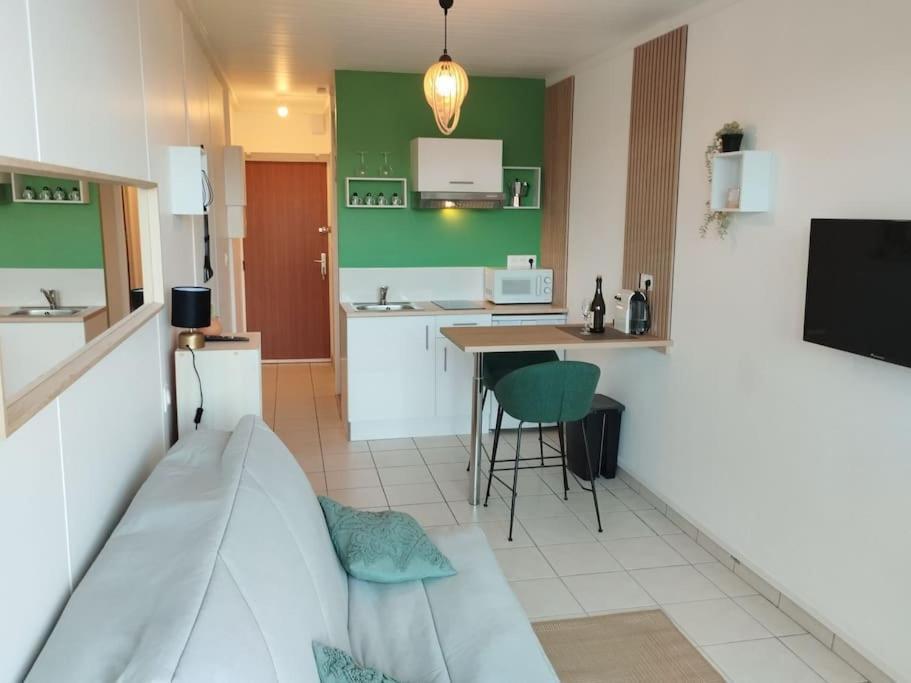 Studio Vue Mer - Plage De Trestraou Perros-Guirec Exterior photo